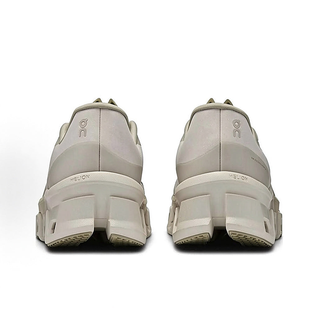 On Cloudstratus 2 – Light Grey & Ivory