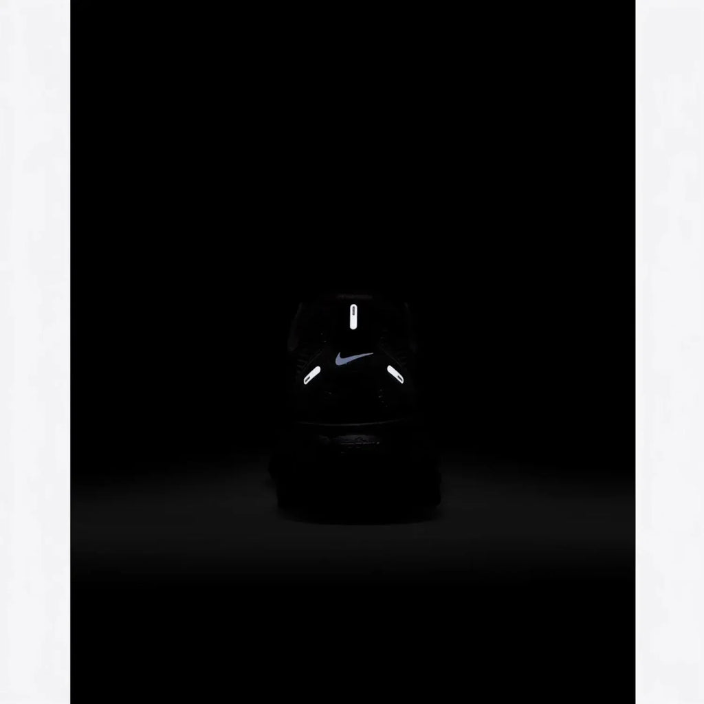Nike Vomero 18 Running Shoes – Triple Black HM6803-005