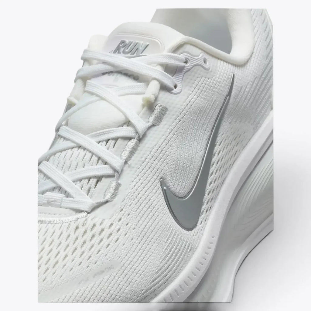 Nike Vomero 18 Running Shoes – White / Metallic Silver / Photon Dust HM6804-104