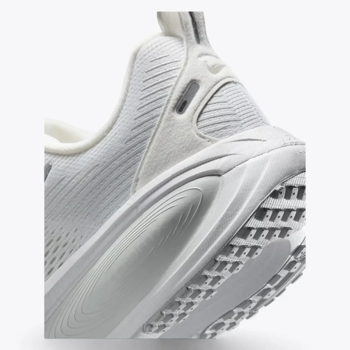Nike Vomero 18 Running Shoes – White / Metallic Silver / Photon Dust HM6804-104
