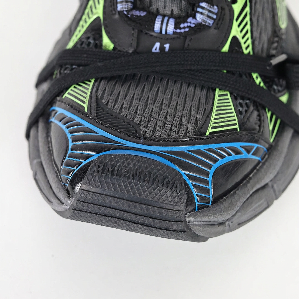 Balenciaga 3XL toe detail on white background