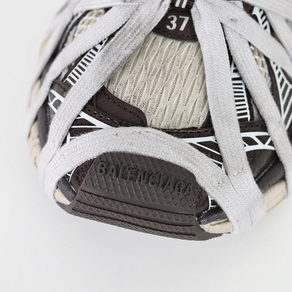 Balenciaga 3XL toe detail on white background